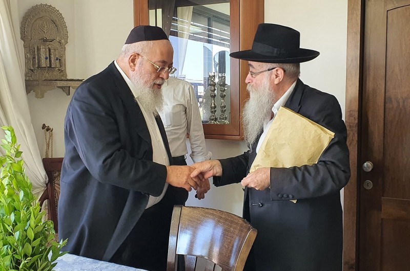 הראשון לציון הרב עמאר קרא: 