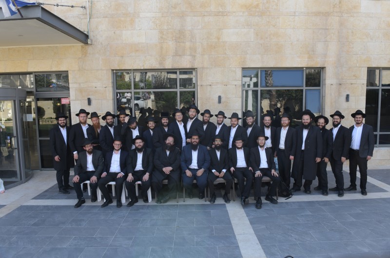 נוכחות מרשימה: אברכים חסידי חב