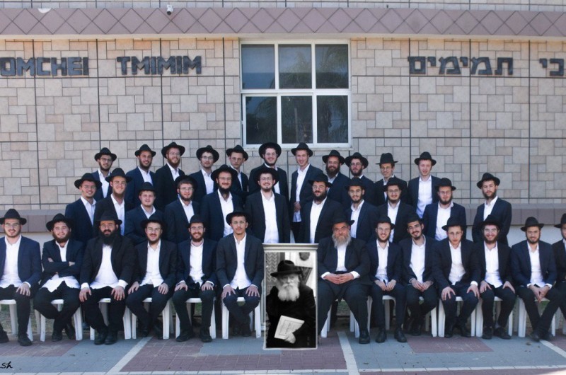 רגע לפני שהם מסיימים שלוש שנות לימוד בישיבה ונוסעים לשנת הקבוצה, תלמידי שיעור ג' בתות