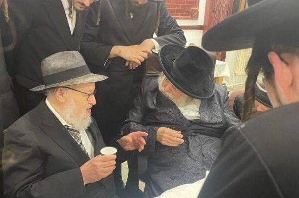 אחרי שנים: הרב פלוטקין מקראון הייטס, בן 95, חזר לעיר שליחותו
