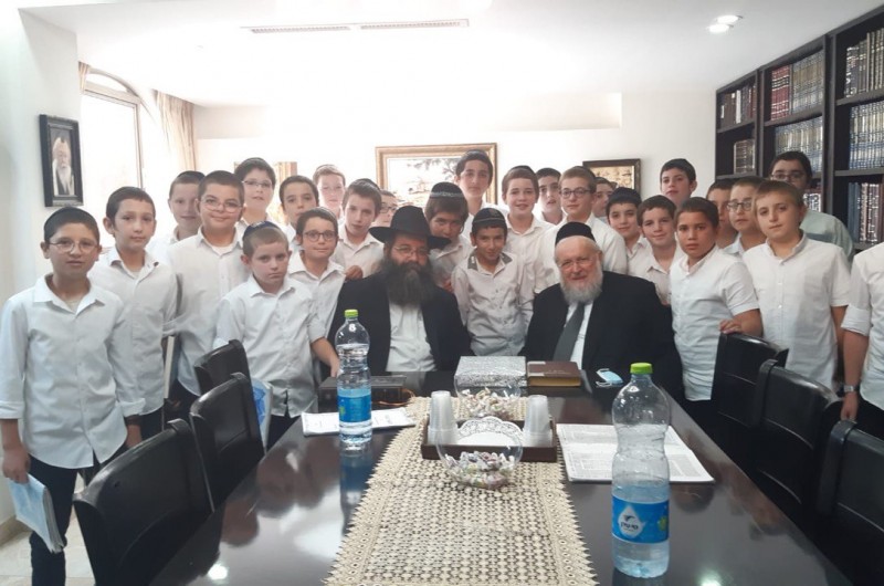 סבב בחינות של תלמידי כיתה ח' בחיידר אידיש בכפר חב