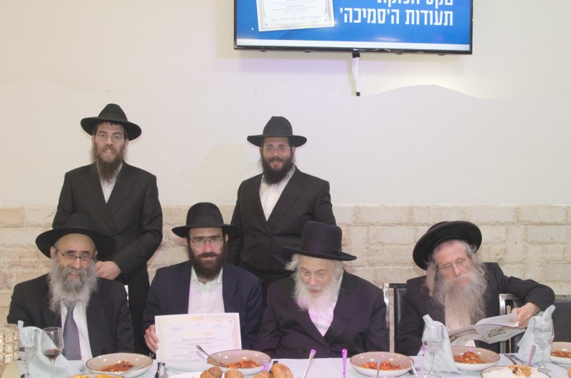 50 לומדים מרחבי תבל סיימו לימודי 'סמיכה' במכון 'הבינני'