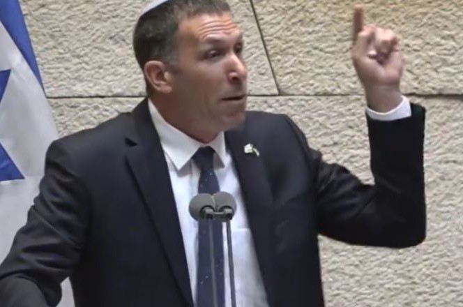 לאחר סערת 'רפורמת הכשרות': שר הדתות מתכנן רפורמה בגיור