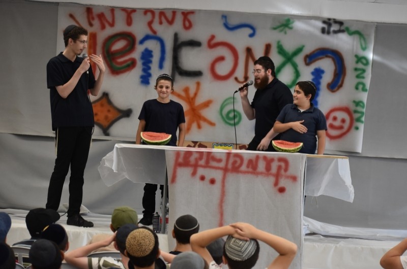 'קעמפאקשן' משעשע בקעמפ 'גן ישראל' כפר חב