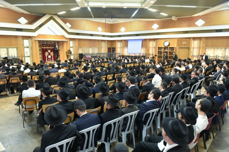 כאן מגדלים את דור העתיד: שיא משתתפים ב'צעירי ליובאוויטש'