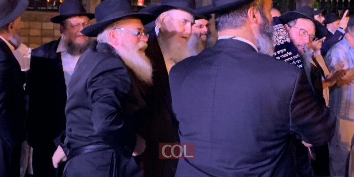 ליל יום ההילולא כ' אב: הכנסת ספר תורה לבית חב