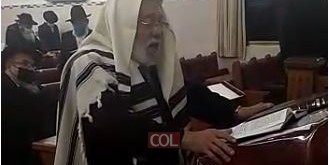 הרב אברהם רוחמקין עובר לפני התיבה במוצ