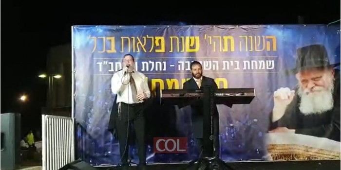 מנדי ג'רופי על הבמה המרכזית בנחלת הר חב