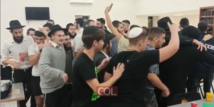 ליל שישי בליובאויטש: עשרות נערים מחב