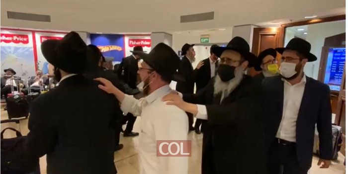 'טעיירע ברידער': שלוחים נפגשים ורוקדים, הערב בנמל התעופה, בדרכם לחצרות קדשינו לכינוס השלוחים העולמי. צפו (צילום: שניאור שיף, COL)