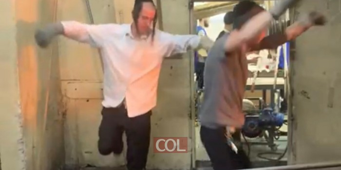 משנכנס אדר מרבים בשמחה. האופים במאפיית המצות בכפר חב
