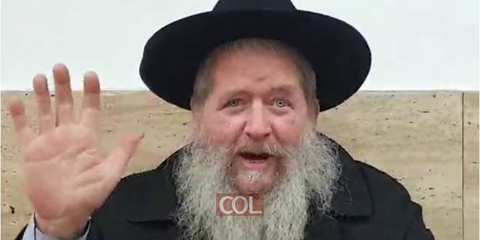 הרב אברהם אבא ברוק מחזיר לרב שמעון זוננפלד בסיפור על סבו הרב זוננפלד, הרב הראשי לירושלים בדבר חידוד קצר על פרשת פיקודי, בסיום שיעור הדף היומי של הרב בצלאל מזרחי בנחל'ה. צפו