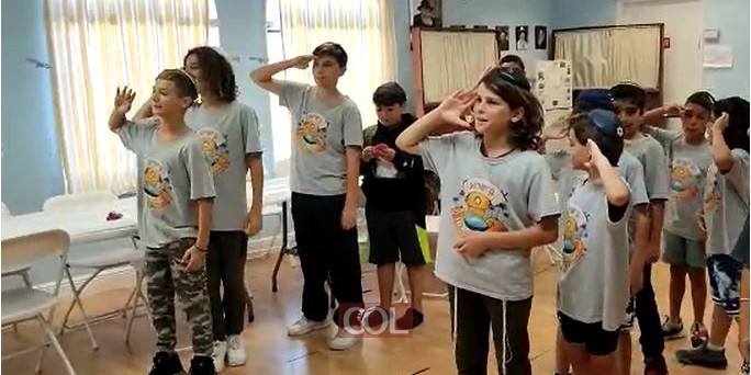  ילדי גן ישראל דובר צרפתית של מיאמי שרים ברגש אני מאמין: בית חב