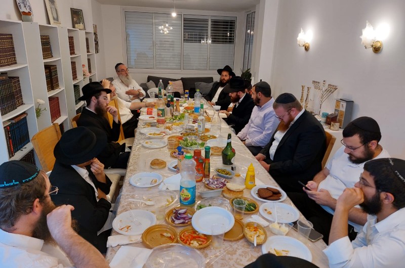 עם צאת הצום, איש הפרסום החב