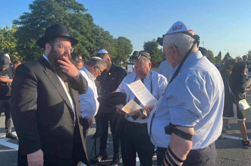 עשור לפיגוע בבורגס: תפילין ו'שמע ישראל' בזירת הרצח 