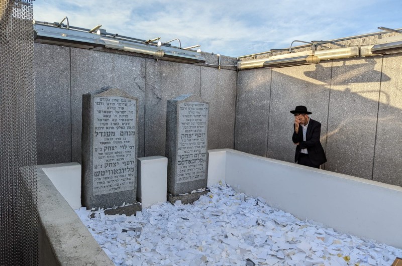 מנכ