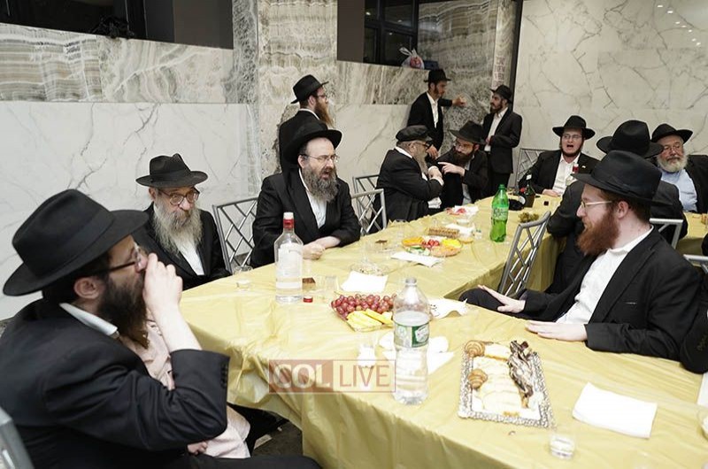 שמחה בקהילה: 'לחיים' לבן חבר הבד