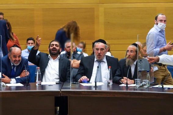 ירידה בכוחן של המפלגות החרדיות, לימין אין גוש חוסם 