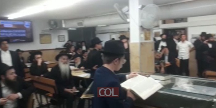 סיום מסכת מנציג הכיתה של בערל'ה ליפש: הערב התקיים בבית הכנסת המרכזי בנחל'ה סיום מסכת ברכות מפי הת' מ