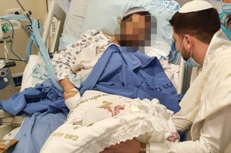 לאחר שעבר שלושה ניתוחים: הסנדק בברית לנכדו הראשון