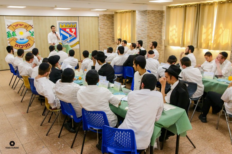רגע לפני הפתיחה: אנשי הצוות של 'גן ישראל' בנתיבות התכנסו
