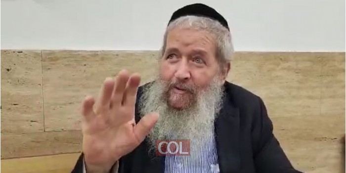 לא תוסיף ולא תגרע, נאמר פעמיים, בפרשתנו ובפרשת ראה. נכתב גם בלשון יחיד וגם בלשון רבים. מדוע? הרב אברהם אבא ברוק מנחל'ה ברעיון נפלא, בסיום השיעור בדף היומי של הרב בצלאל מזרחי מנחל'ה. צפו