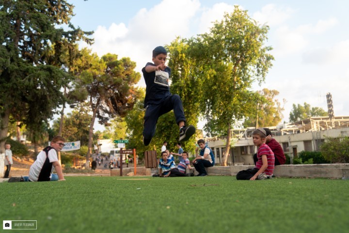 לימודים, תפילות ומתחם קפיצות: גלריה מגן ישראל 