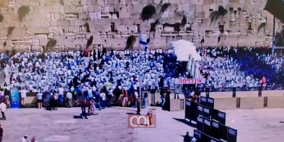 מאות מתלמידי 