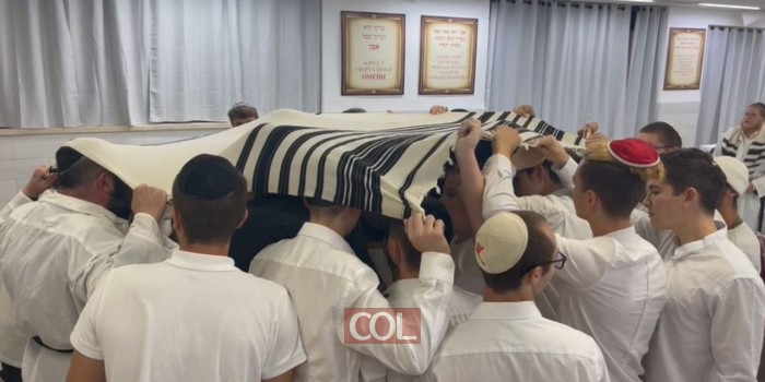 במשך קרוב ל20 שנה מתקיימת לפני יום כיפור ברכת הבנים המרגשת בכפר אור אבנר סיטרין עבור ילדי פרוייקט נעל״ה על ידי השליח הרב אלכסנדר פרוציאנסקי. גם השנה התווספו עשרות תלמידים תחת טליתו. 