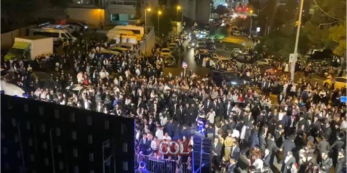 מעגלי רוקדים מכל החוגים: כך נראתה שמחת בית השואבה בשיכון חב״ד בירושלים. צפו