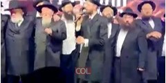 שלוחי הרבי בתל אביב בראשות הרב יוסף שמואל גערליצקי, בריקוד חסידי יחד עם למעלה מ-1,000 מתושבי ה'עיר ללא הפסקה', שהתכנסו להתוועדות י