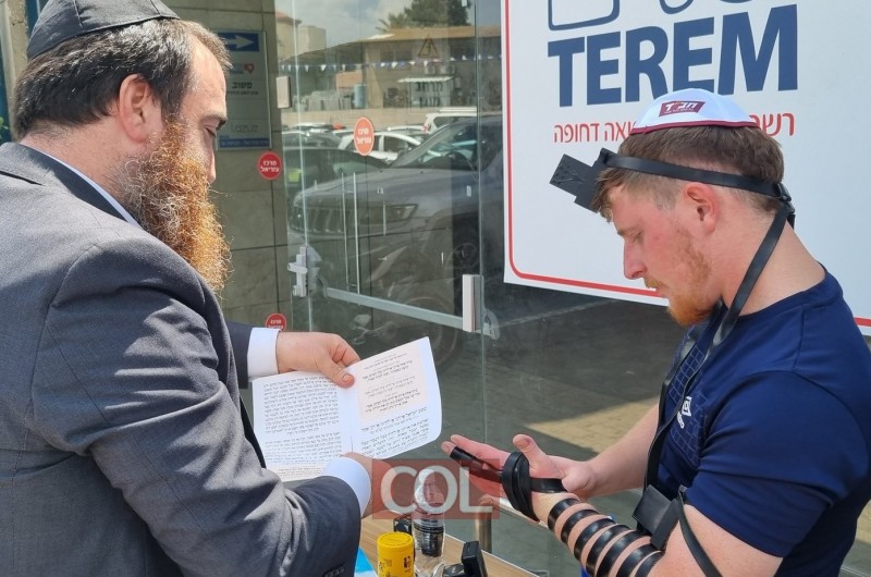 אשת התקשורת מגיבה על סערת דוכני התפילין • לקריאה
