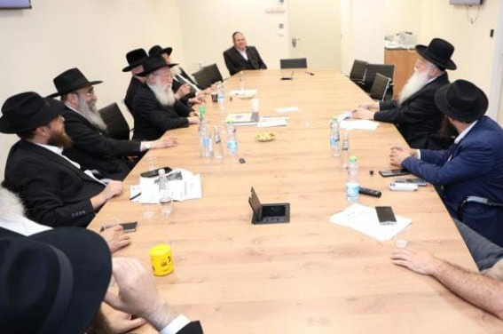 חודש למעמד הענק בכותל: פגישה עם השר לענייני ירושלים