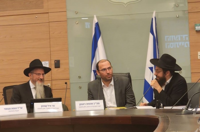 כעת בכנסת: השליח והרב הראשי של רוסיה, הרב בערל לאזאר, בוועדת חוקה בכנסת, לצדו של יו