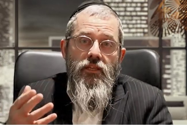 מה הערך של מתן מטבע של 10 אגורות בלבד בקופת הצדקה? 