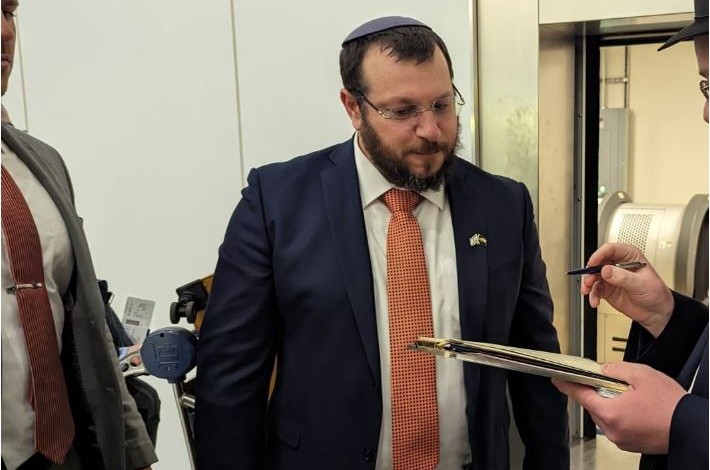 השר ובני משפחתו הבחינו בשלושה נסחפים בזרם - ומיהרו לחלץ