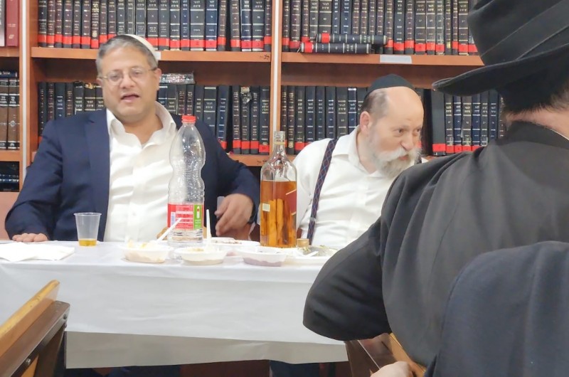 השר לביטחון לאומי איתמר בן גביר משתתף בהתוועדות יום הולדת של העסקן החב