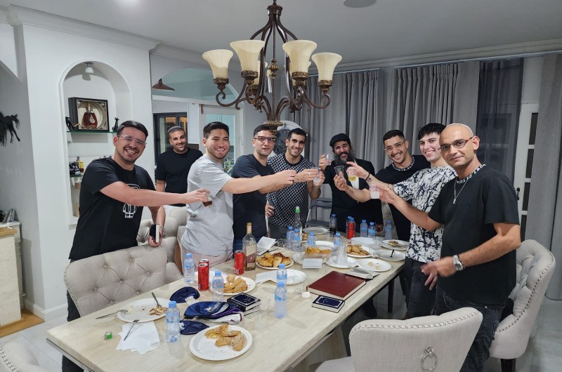 ''בית מנחם פינת בנגקוק'': מניין לילי חריג בבירתה של תאילנד