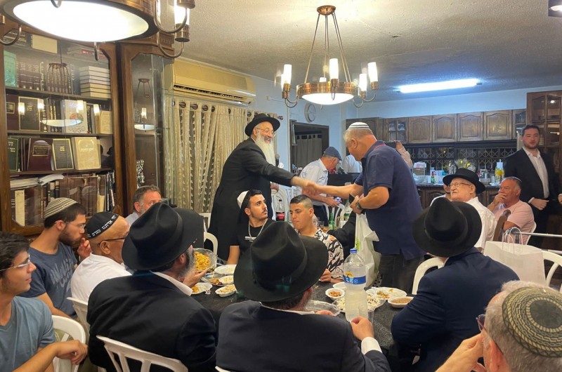 שמחת ה'לחיים' של החתן התמים שמוליק ליפסקר מפתח תקווה, בנם של ראש אגף הסניפים בצא