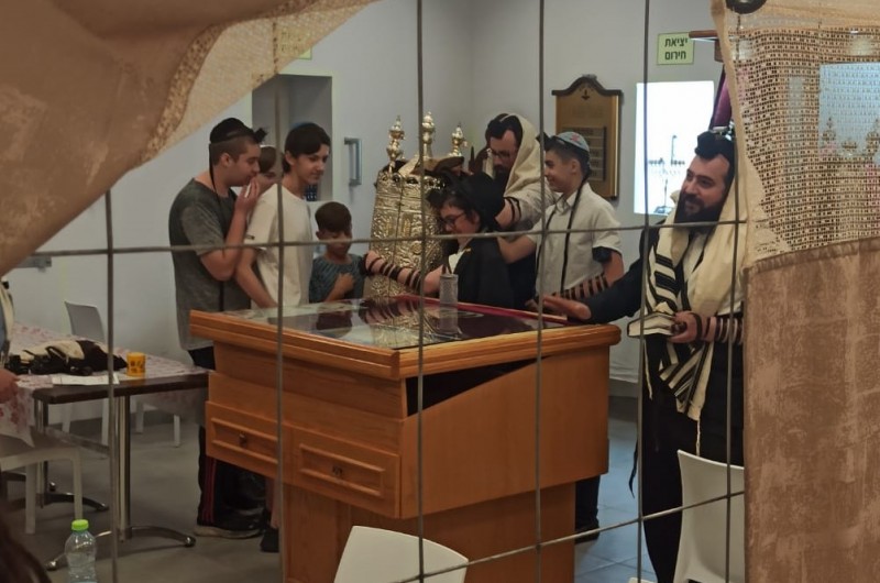 הילד ששרד התופת במריופול חגג בר מצווה ב'יד לאחים'