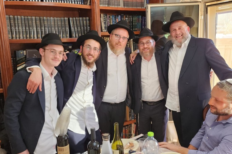שמחת ה'לחיים' של החתן התמים מנחם מענדל הלוי סגל מירושלים עב