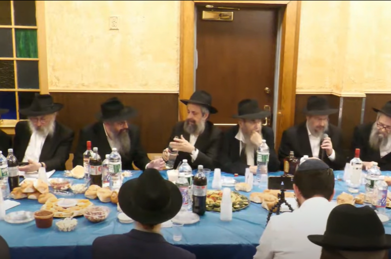 שידור חוזר מה'שלושים' שנערך לזכרו של הרב הארליג ב-770