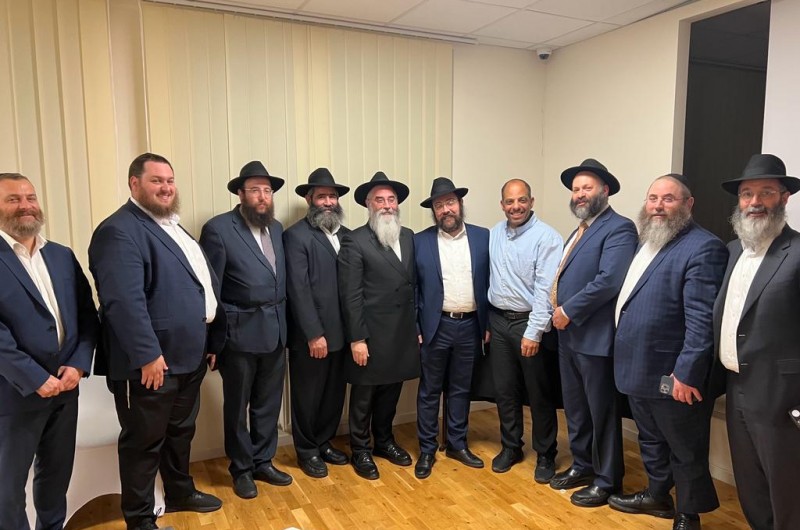 מנכ