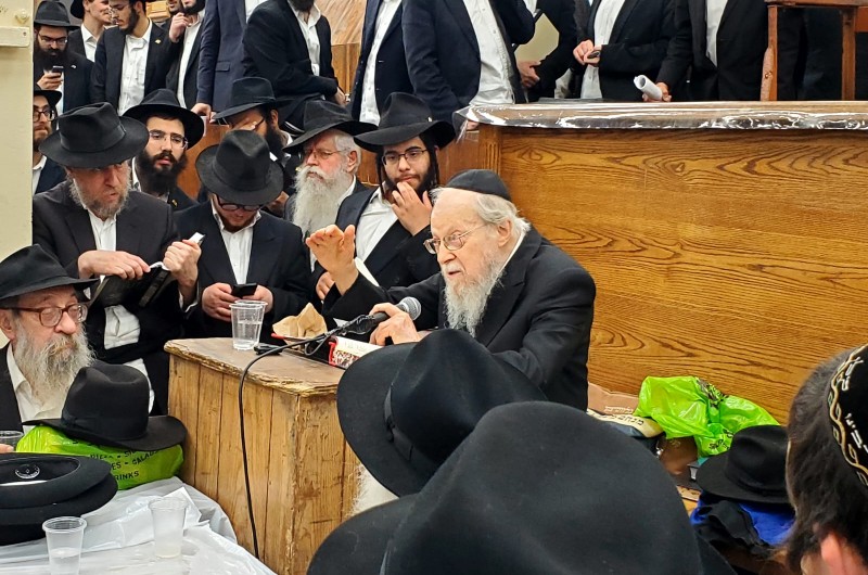 המרא דאתרא של קראון הייטס ערך סיום מסכת ב-770 • צפו