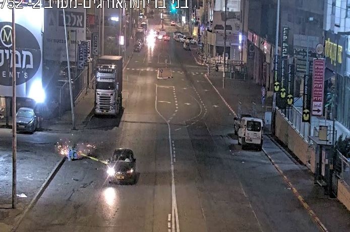 שוד פראי: עקרו כספומטים וגררו אותם על הכביש 