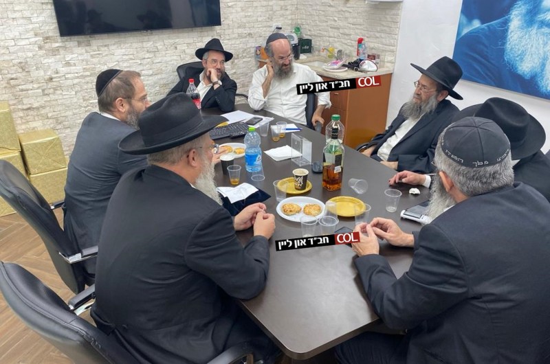הזינוק בשכר: מנהל ה'קבוצה' נפגש עם נציגי הורי התלמידים