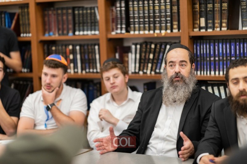 טעם של ישיבה: נערים מ-9 מדינות מדרום-אמריקה המבקרים בישראל עם CTEEN העולמי, קיבלו סקירה בישיבת חב