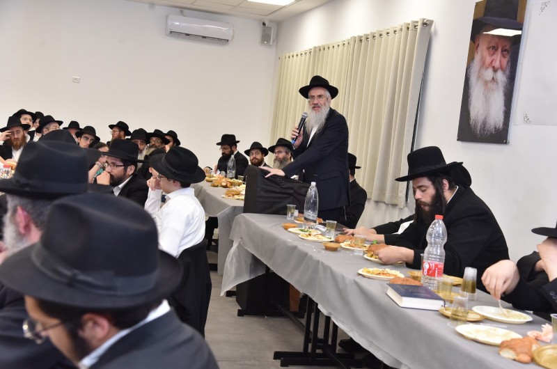 גלריה וסיקור נרחב: שמחת תורה בישיבת 'תומכי תמימים' באלעד
