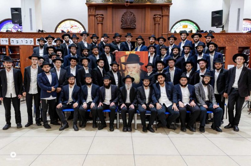 תלמידי שיעור ג' בישיבת תות