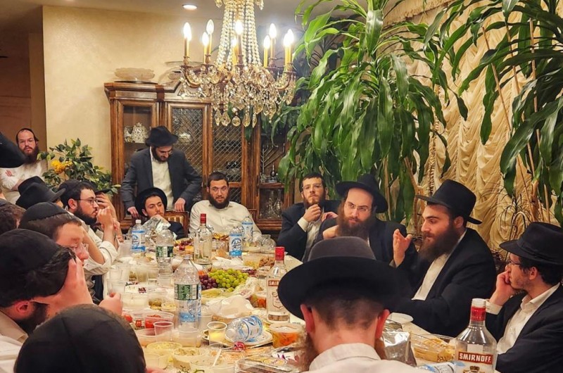 במלאת שנתיים לפטירתו: בביתו של ה'חוזר' ערכו התוועדות לזכרו